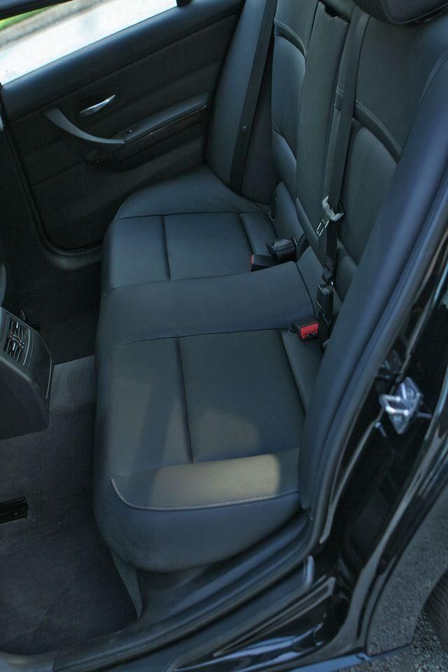 2011 BMW 3 Series 328i xDrive Sedan - 10796108 - 38