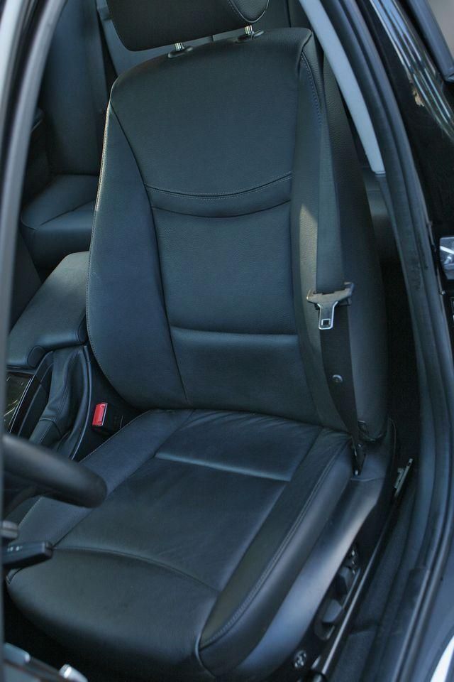 2011 BMW 3 Series 328i xDrive Sedan - 10796108 - 39