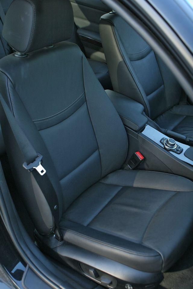 2011 BMW 3 Series 328i xDrive Sedan - 10796108 - 42