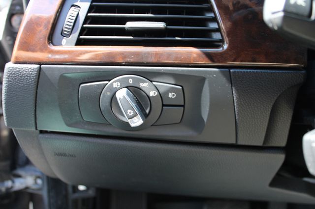 2011 BMW 3 Series 335i - 23036496 - 21