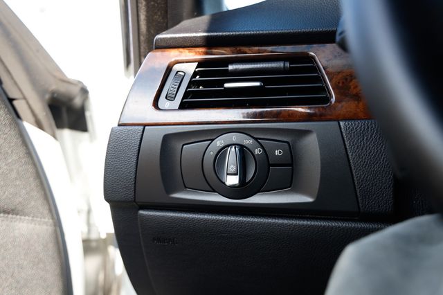 2011 BMW 3 Series 335i - 22955320 - 44