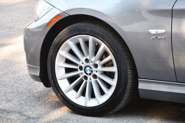 2011 BMW 3 Series 335i xDrive - 22976515 - 14