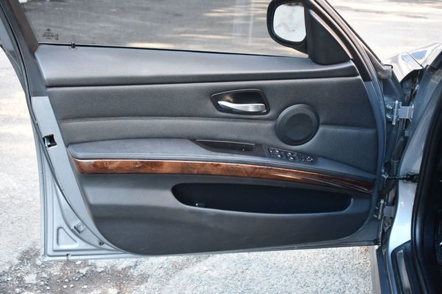 2011 BMW 3 Series 335i xDrive - 22976515 - 15