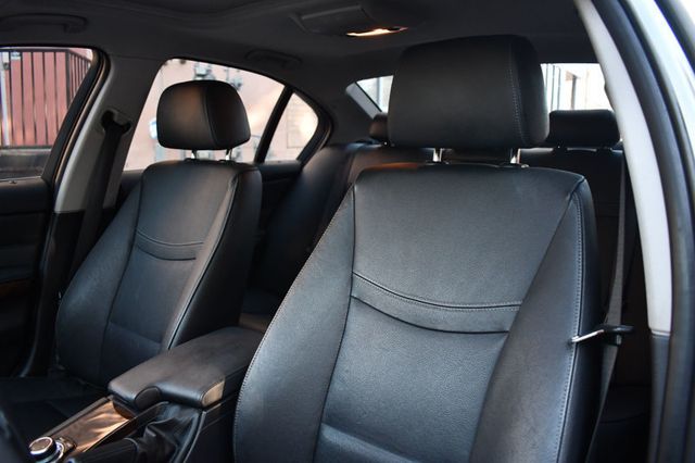 2011 BMW 3 Series 335i xDrive - 22976515 - 19