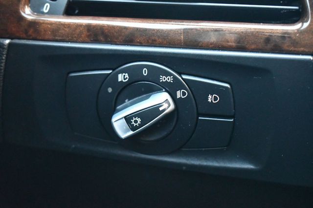 2011 BMW 3 Series 335i xDrive - 22976515 - 24