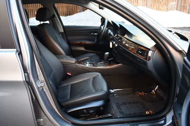 2011 BMW 3 Series 335i xDrive - 22976515 - 25