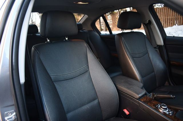 2011 BMW 3 Series 335i xDrive - 22976515 - 26