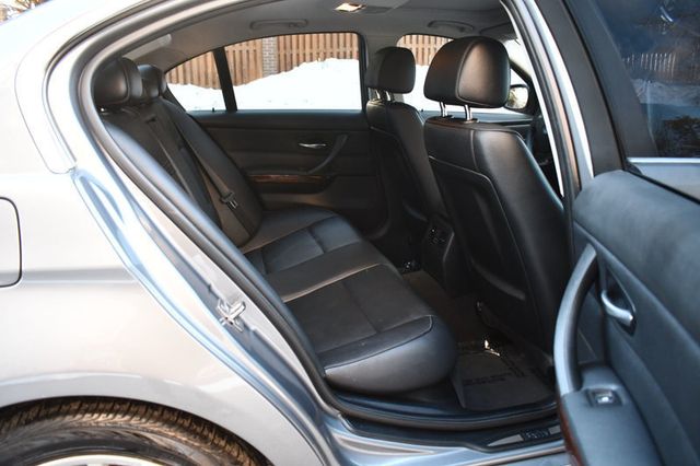 2011 BMW 3 Series 335i xDrive - 22976515 - 28