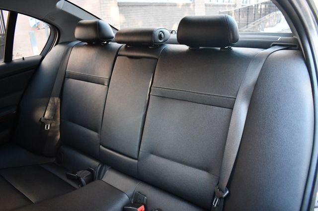 2011 BMW 3 Series 335i xDrive - 22976515 - 31