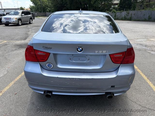 2011 BMW 3 Series 335i xDrive - 23058590 - 4