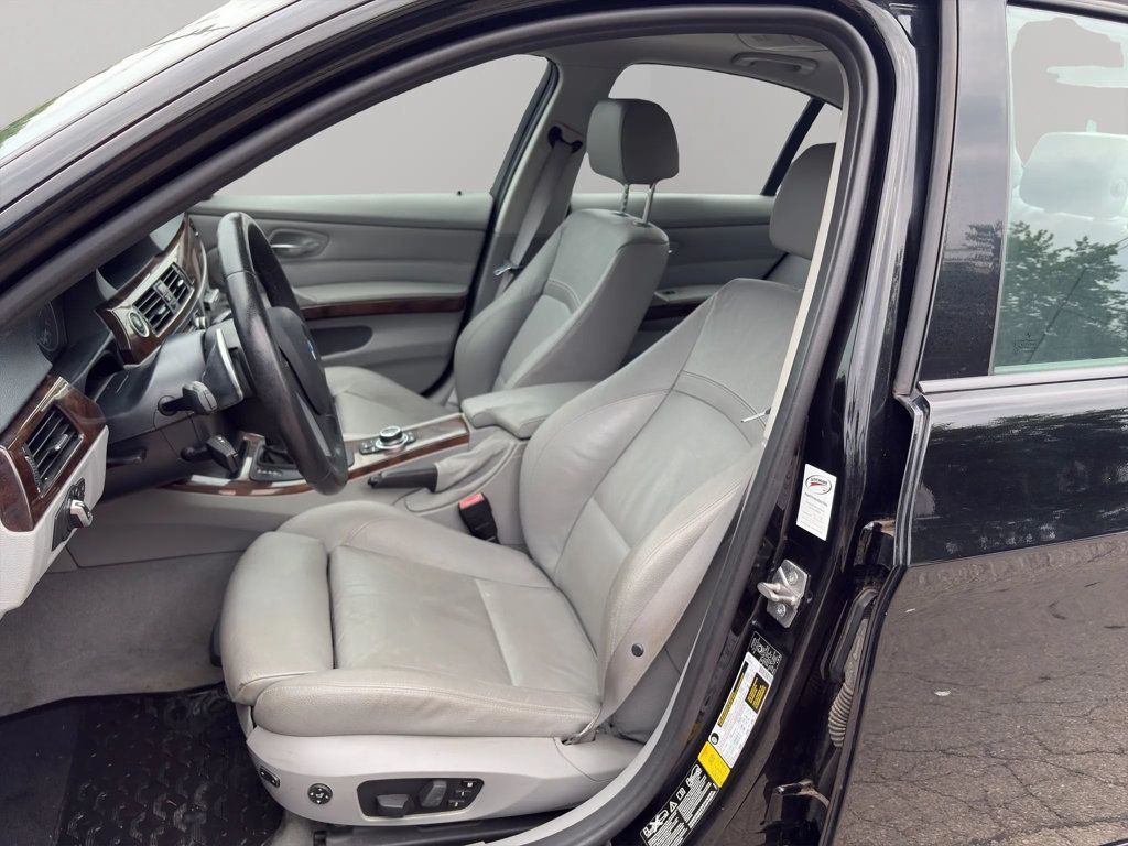 2011 BMW 3 Series 335i xDrive - 23016178 - 17