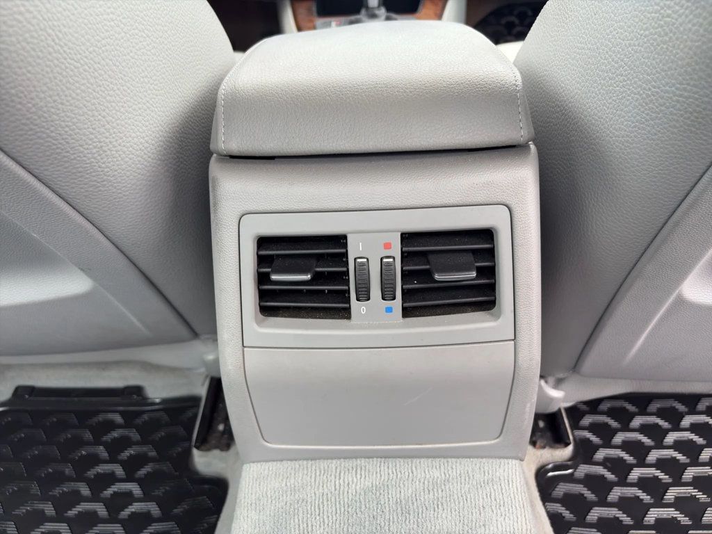 2011 BMW 3 Series 335i xDrive - 23016178 - 19