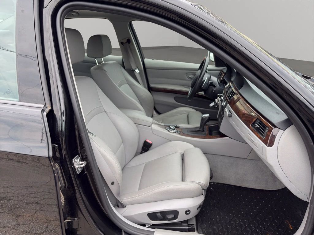 2011 BMW 3 Series 335i xDrive - 23016178 - 20