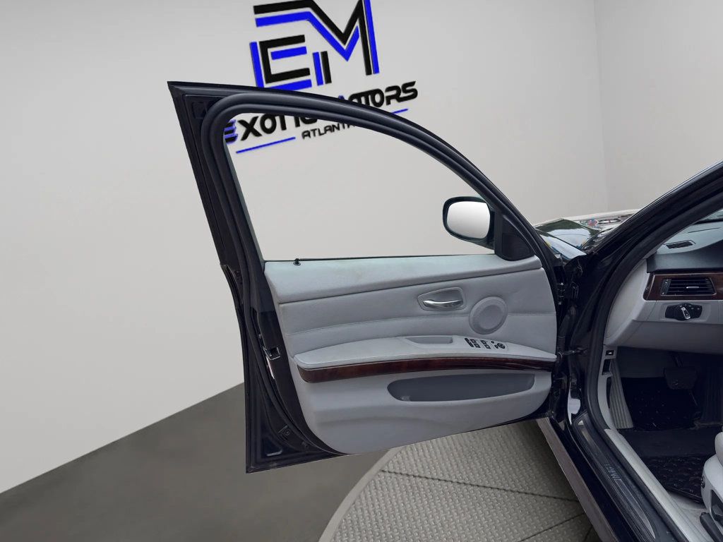 2011 BMW 3 Series 335i xDrive - 23016178 - 22