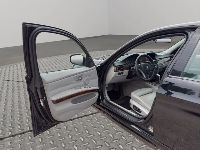 2011 BMW 3 Series 335i xDrive - 23016178 - 24