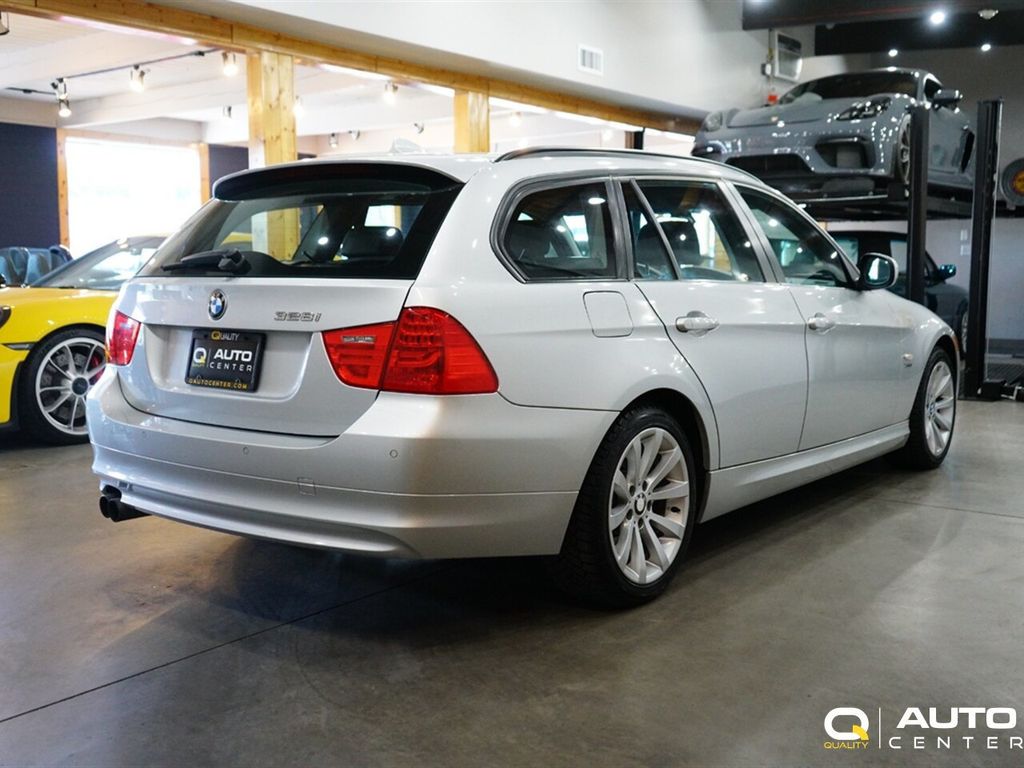 2011 BMW 3 Series Sports 328i xDrive - 22557278 - 4