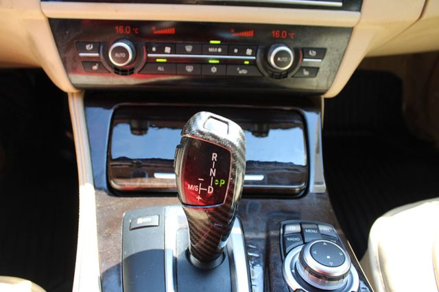 2011 BMW 5 Series 528i - 23067948 - 19