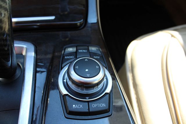 2011 BMW 5 Series 528i - 23067948 - 21
