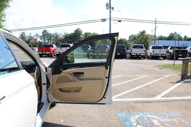 2011 BMW 5 Series 528i - 23067948 - 29