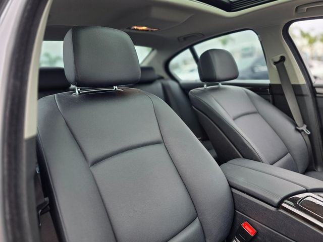 2011 BMW 5 Series 528i - 22968344 - 9