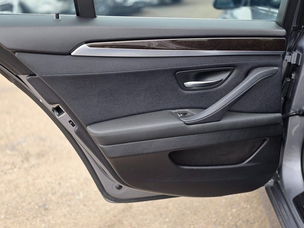 2011 BMW 5 Series 528i - 22968344 - 17