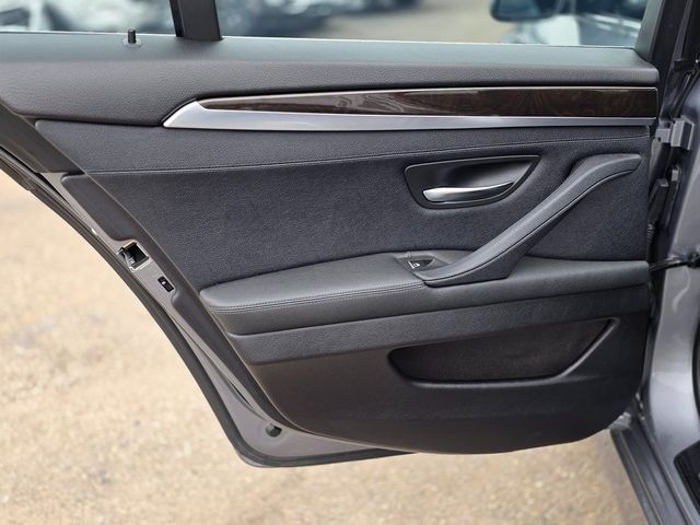 2011 BMW 5 Series 528i - 22968344 - 17