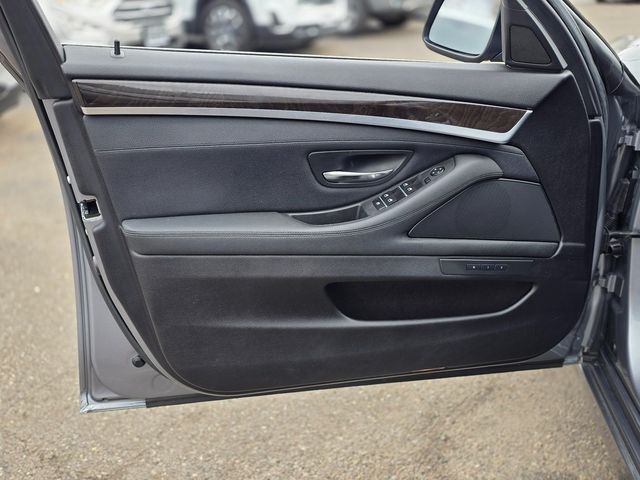 2011 BMW 5 Series 528i - 22968344 - 18