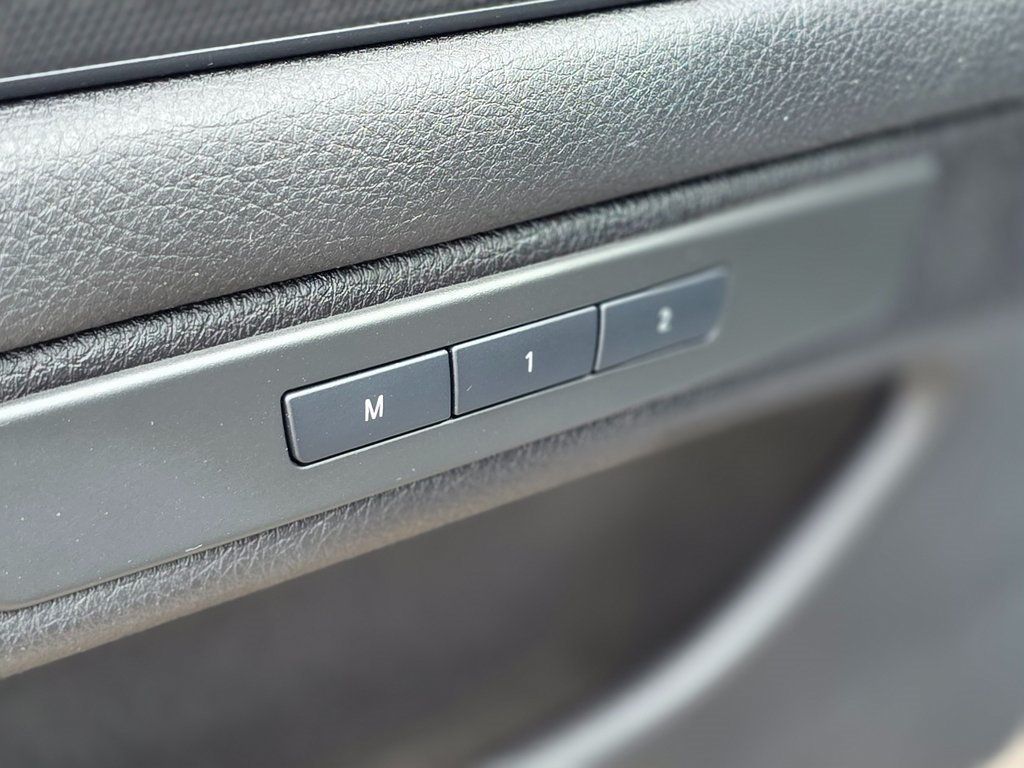 2011 BMW 5 Series 528i - 22968344 - 20