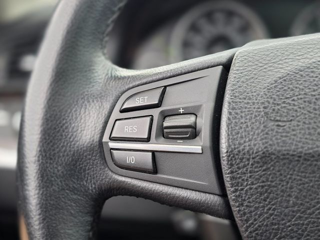 2011 BMW 5 Series 528i - 22968344 - 21