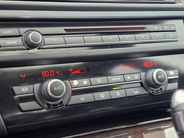 2011 BMW 5 Series 528i - 22968344 - 26