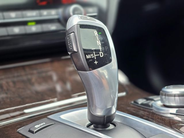 2011 BMW 5 Series 528i - 22968344 - 27