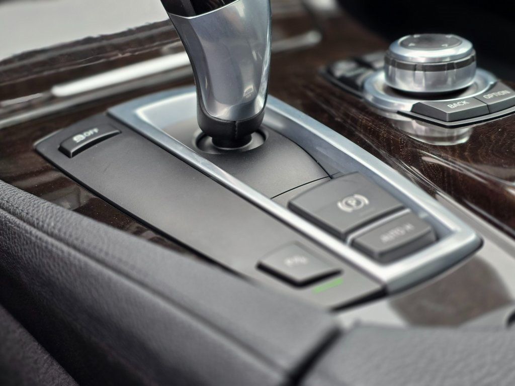 2011 BMW 5 Series 528i - 22968344 - 28