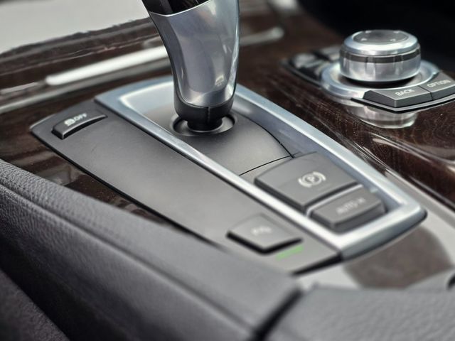 2011 BMW 5 Series 528i - 22968344 - 28