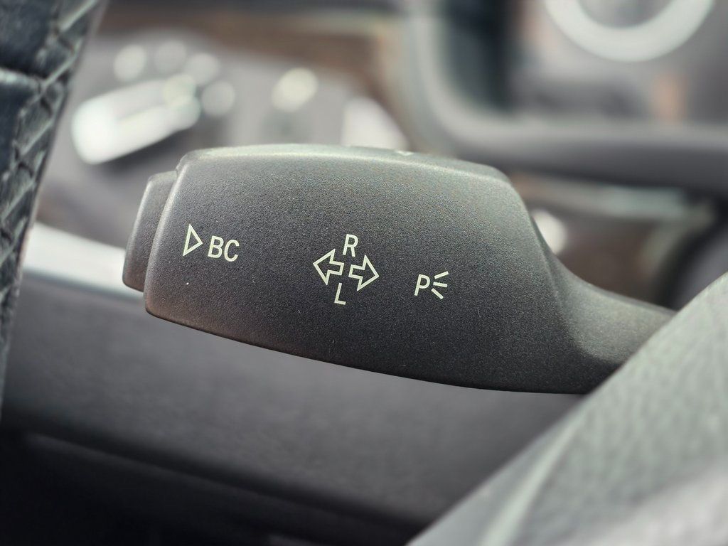 2011 BMW 5 Series 528i - 22968344 - 35