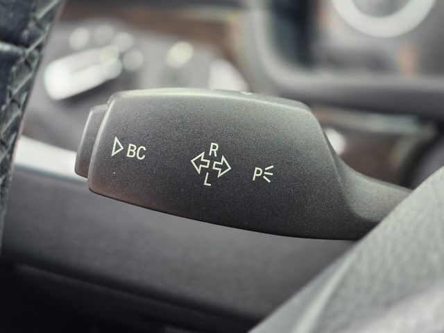 2011 BMW 5 Series 528i - 22968344 - 35