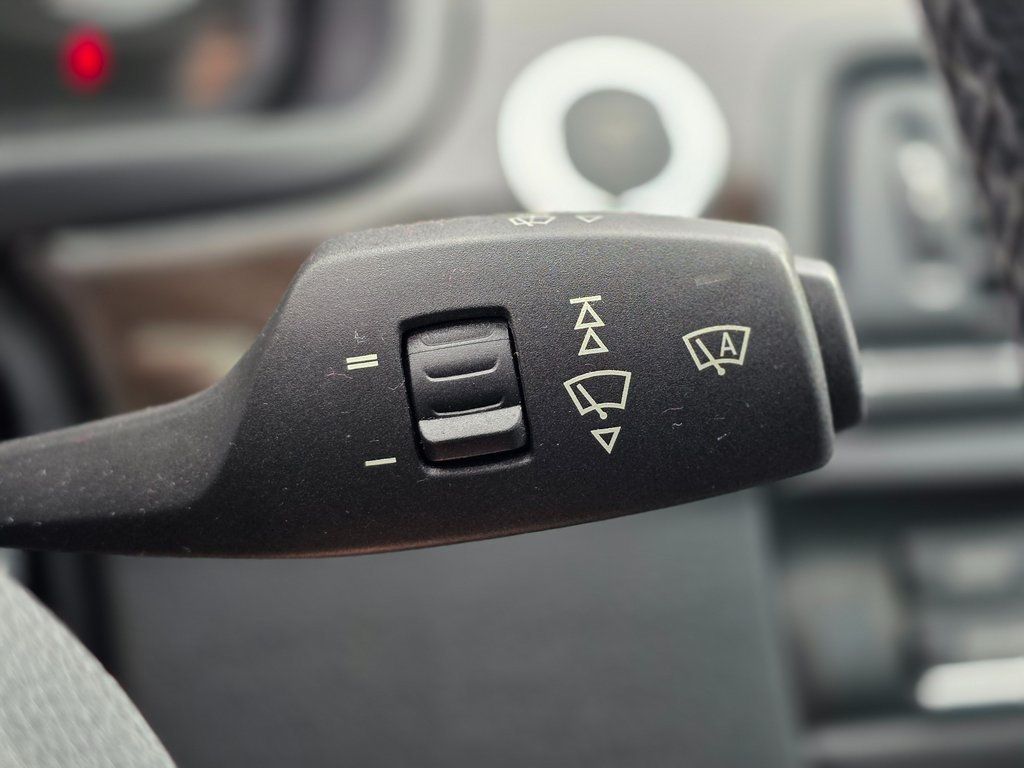 2011 BMW 5 Series 528i - 22968344 - 36