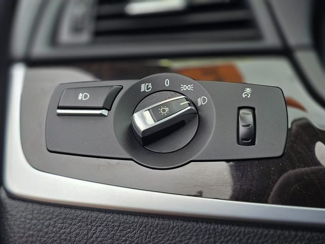 2011 BMW 5 Series 528i - 22968344 - 37