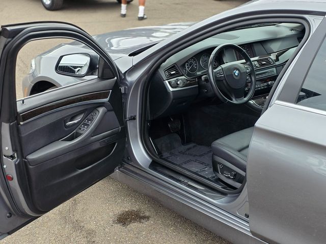 2011 BMW 5 Series 528i - 22968344 - 39