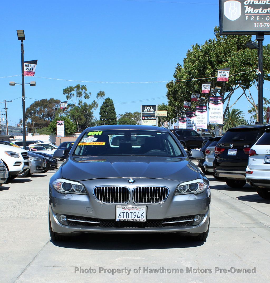 BMW 5 Series photo 3