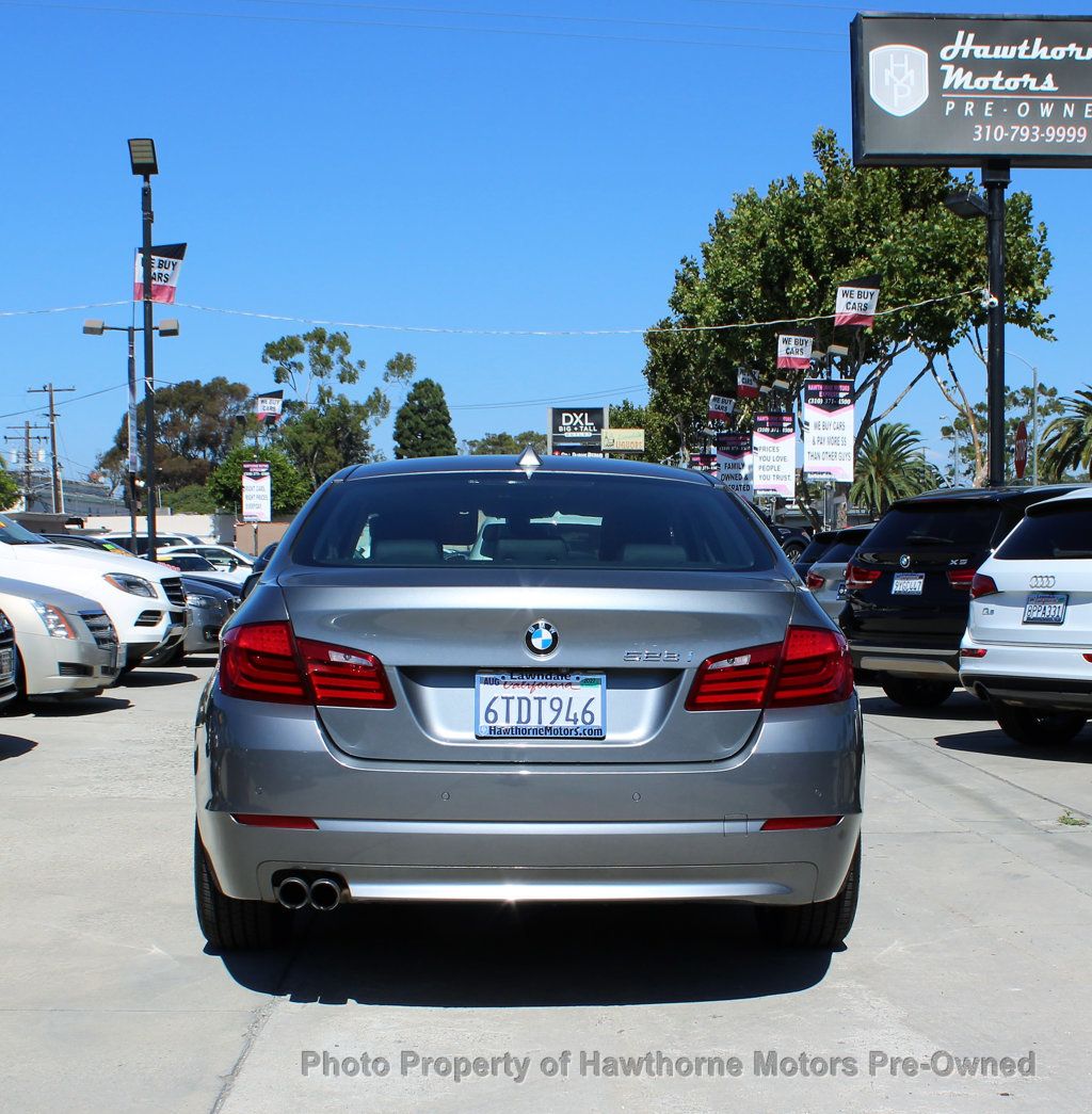 BMW 5 Series photo 4