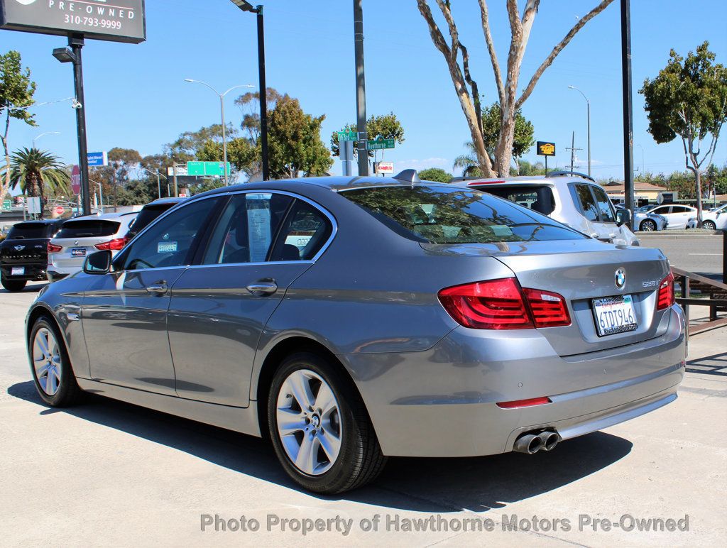 BMW 5 Series photo 5