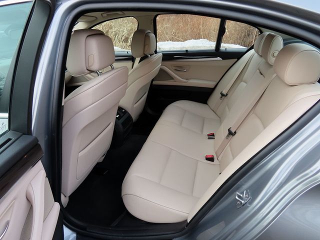 2011 BMW 5 Series 535i xDrive - 22971406 - 29