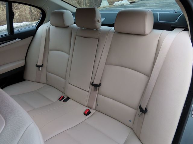 2011 BMW 5 Series 535i xDrive - 22971406 - 30