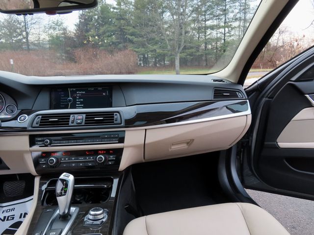2011 BMW 5 Series 535i xDrive - 22971406 - 32