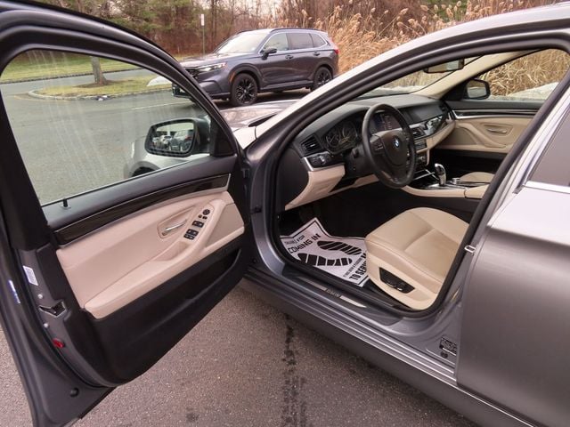 2011 BMW 5 Series 535i xDrive - 22971406 - 4