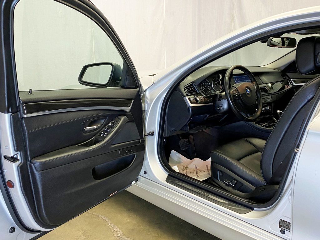 2011 BMW 5 Series 535i xDrive - 22926147 - 16
