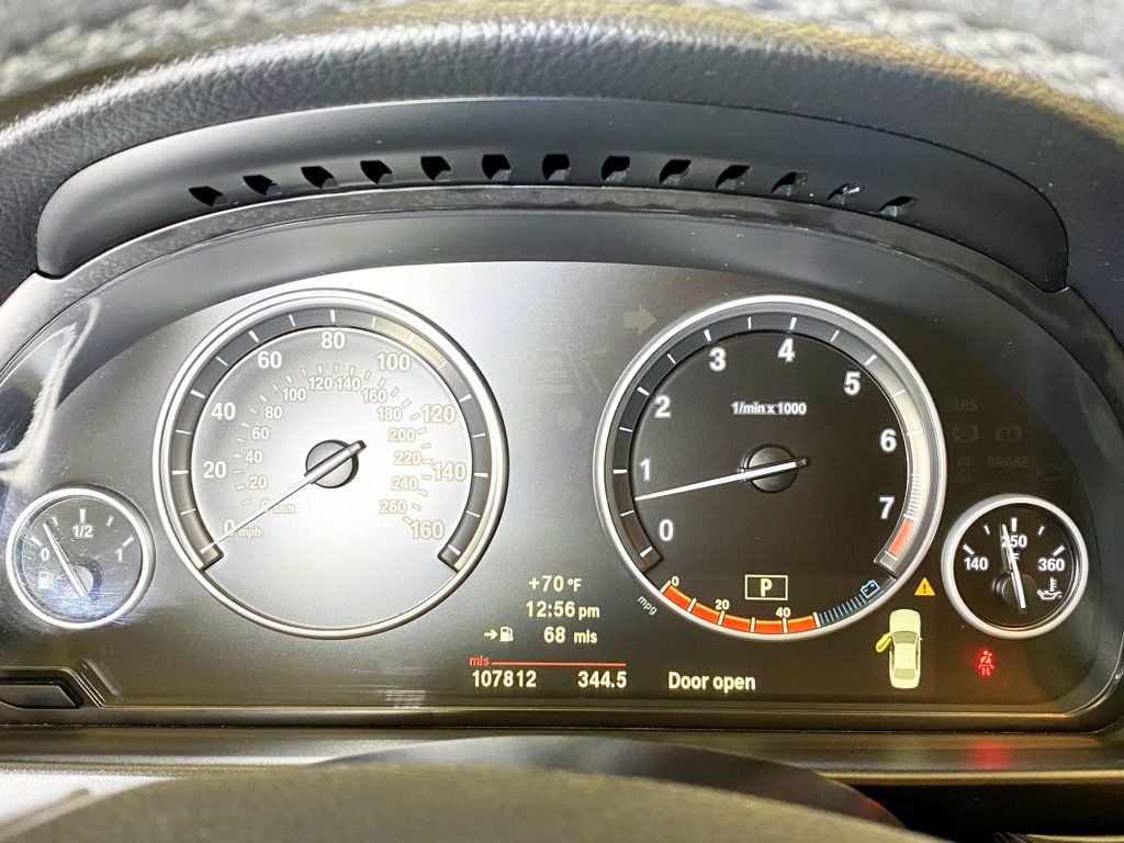 2011 BMW 5 Series 535i xDrive - 22926147 - 28