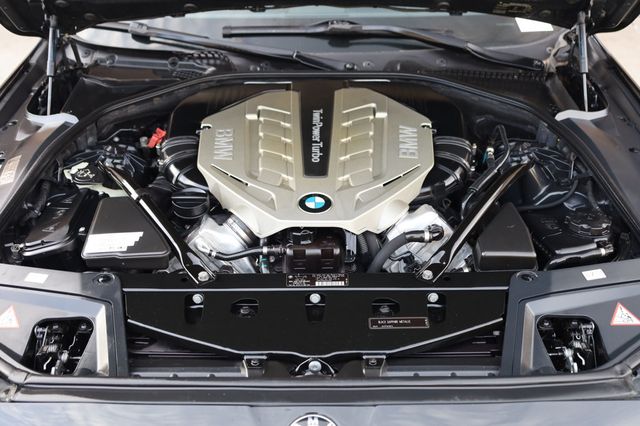 2011 BMW 5 Series 550i - 22960195 - 9