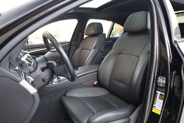 2011 BMW 5 Series 550i - 22960195 - 13