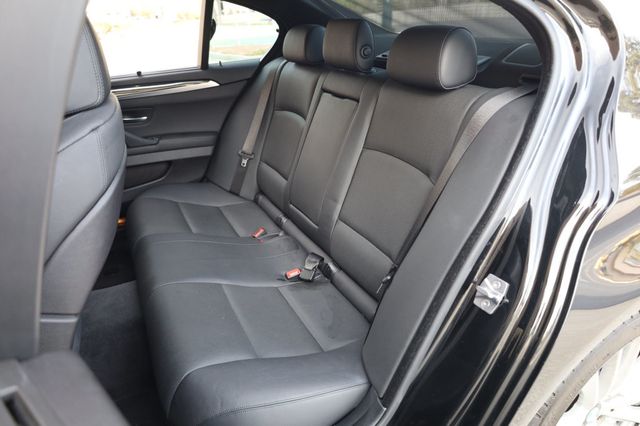 2011 BMW 5 Series 550i - 22960195 - 16